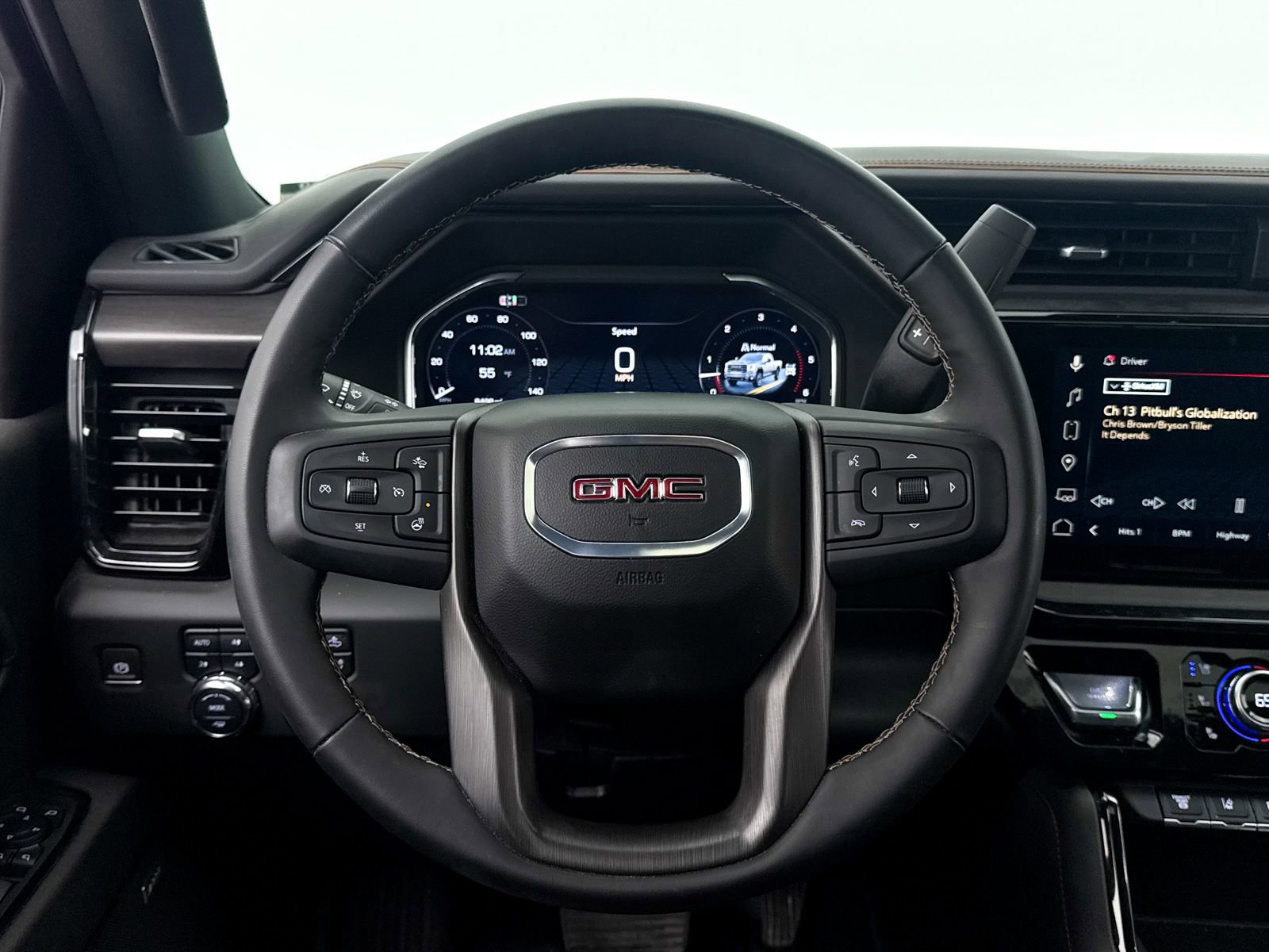 Used 2025 GMC Sierra 2500 AT4 w/ AT4 Premium Plus Package AWD/4WD image 5