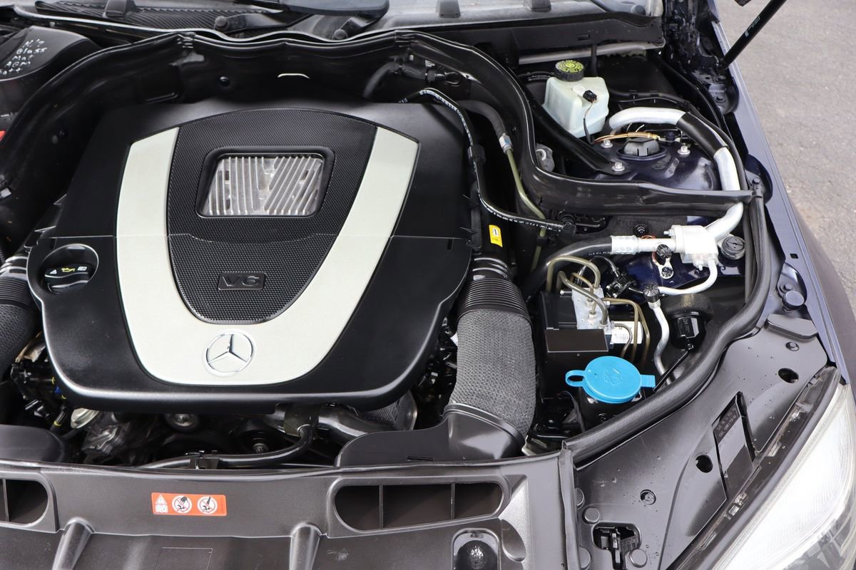 Used 2011 Mercedes-Benz C 300 4MATIC Sedan image 40