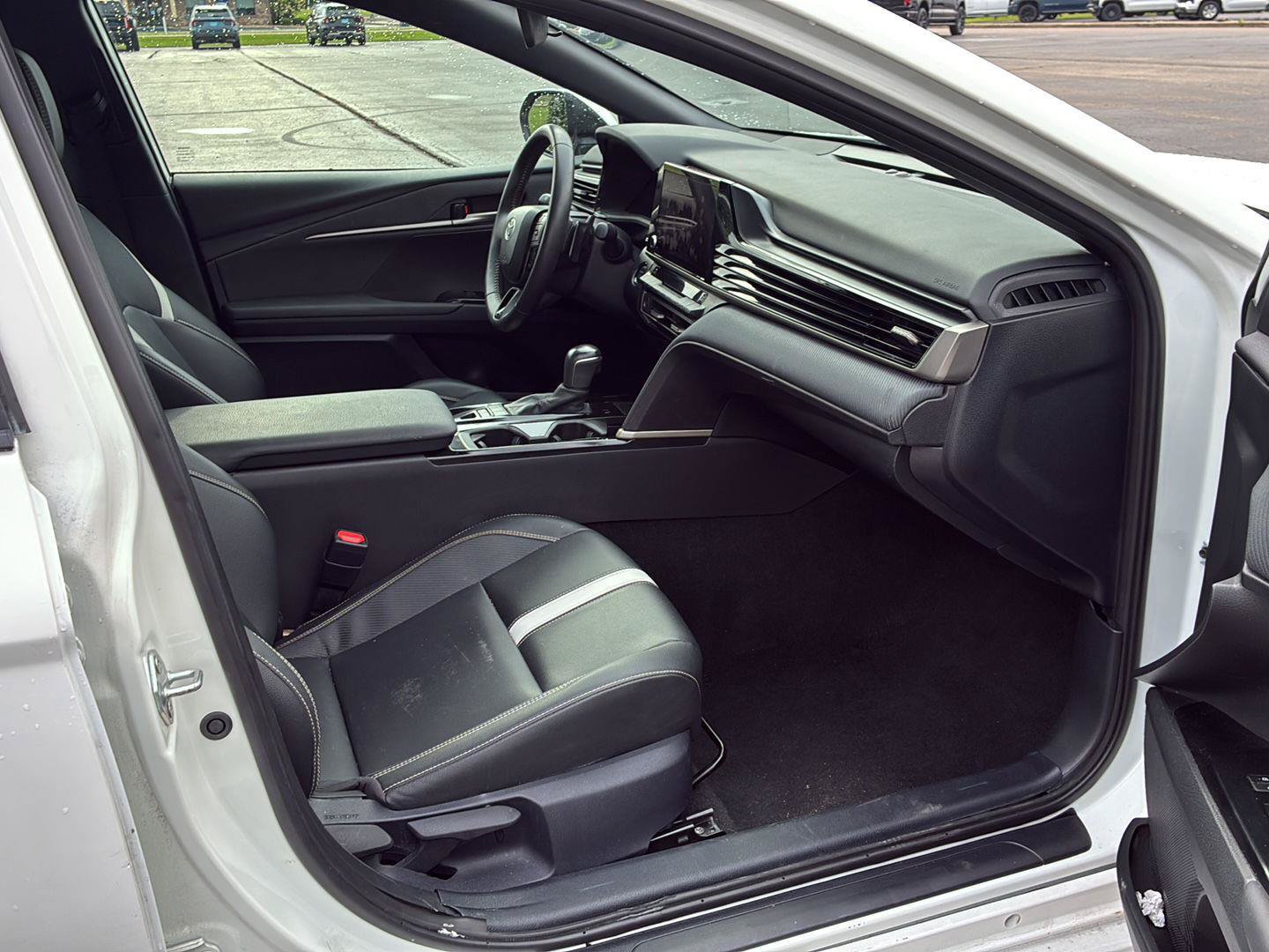 Used 2025 Toyota Camry SE FWD image 12