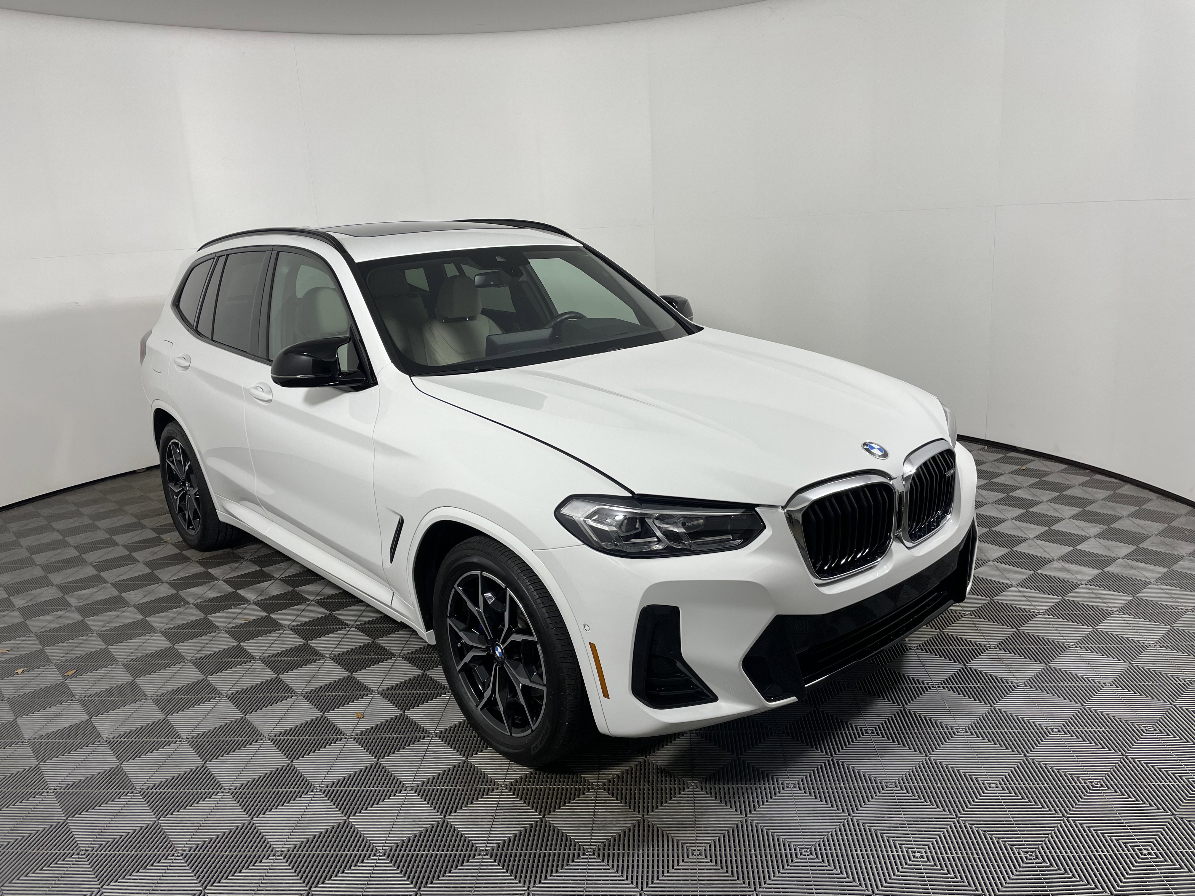 Used 2024 BMW X3 M40i w/ Premium Package image 7
