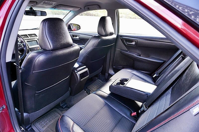 Used 2015 Toyota Camry SE image 17