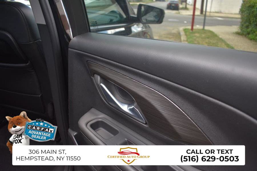 Used 2023 GMC Terrain SLT image 15