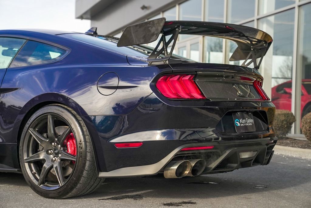 Used 2021 Ford Mustang Shelby GT500 w/ Carbon Fiber Track Pack RWD image 16