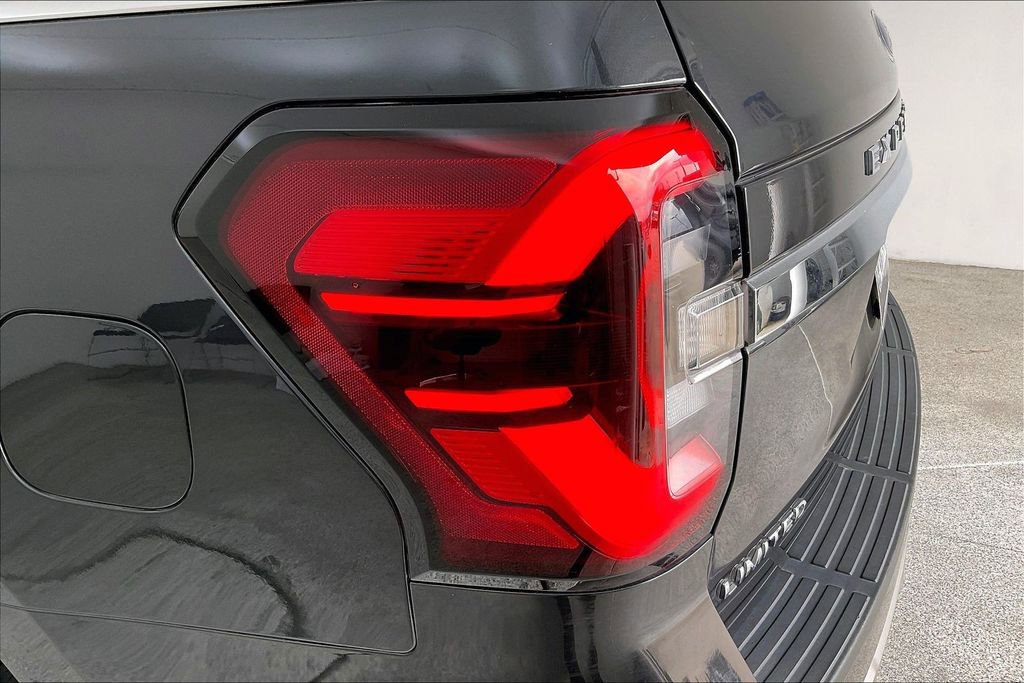 Used 2022 Ford Expedition Limited image 35