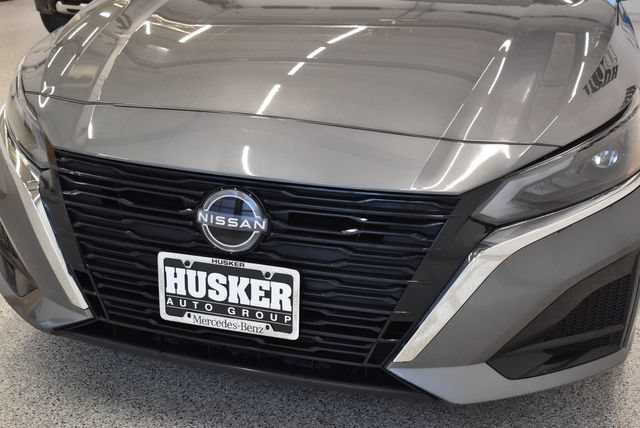 Used 2025 Nissan Altima 2.5 SV FWD image 14