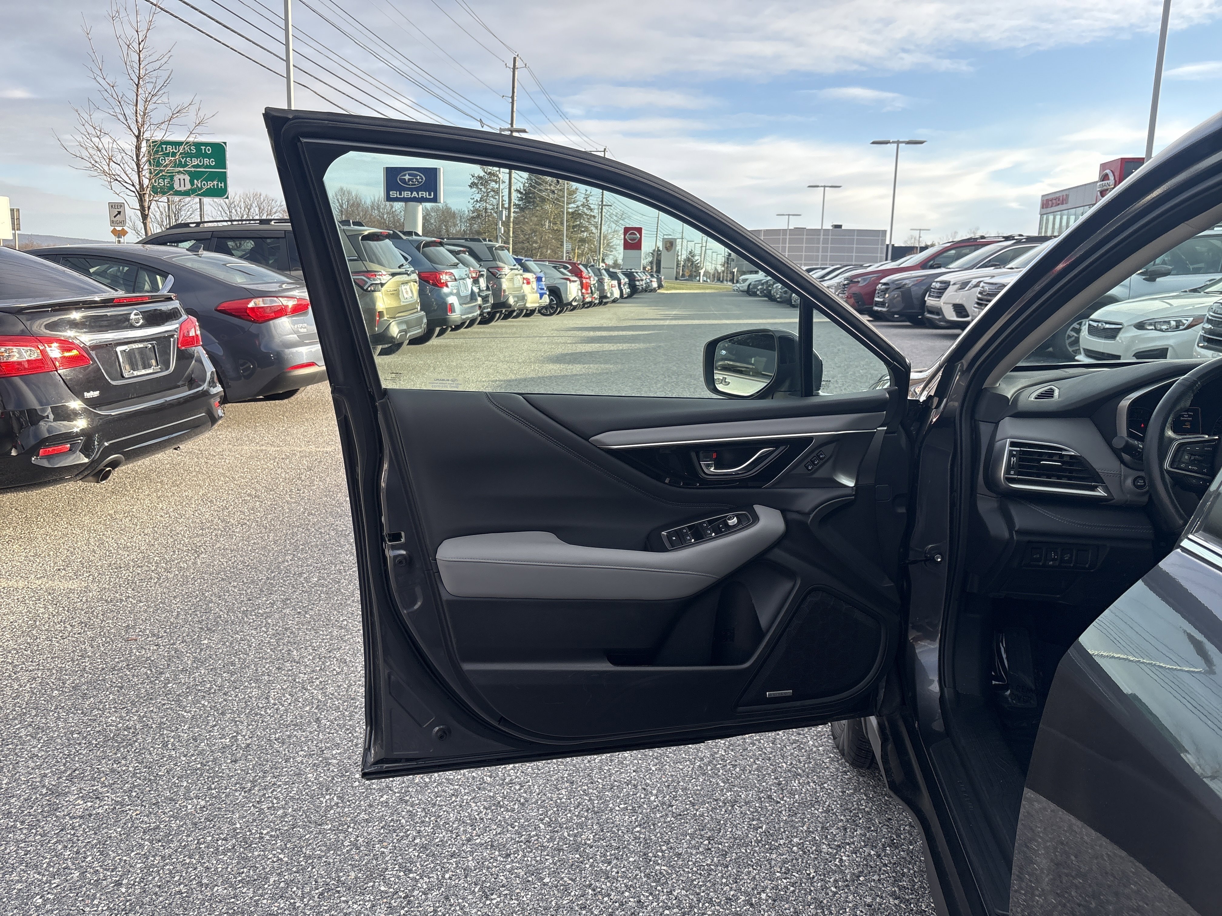 Used 2023 Subaru Outback Limited image 16