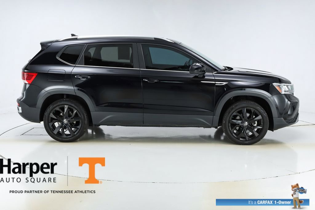 Used 2023 Volkswagen Taos SE w/ Panoramic Sunroof Package FWD image 10