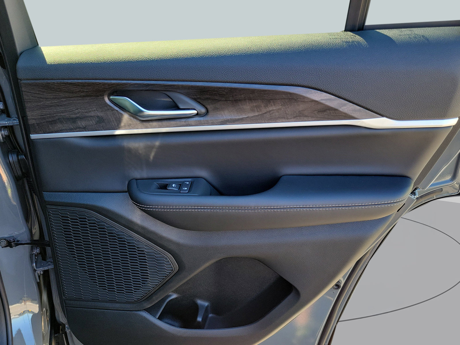 New 2027 Jeep Grand Cherokee Altitude RWD image 36