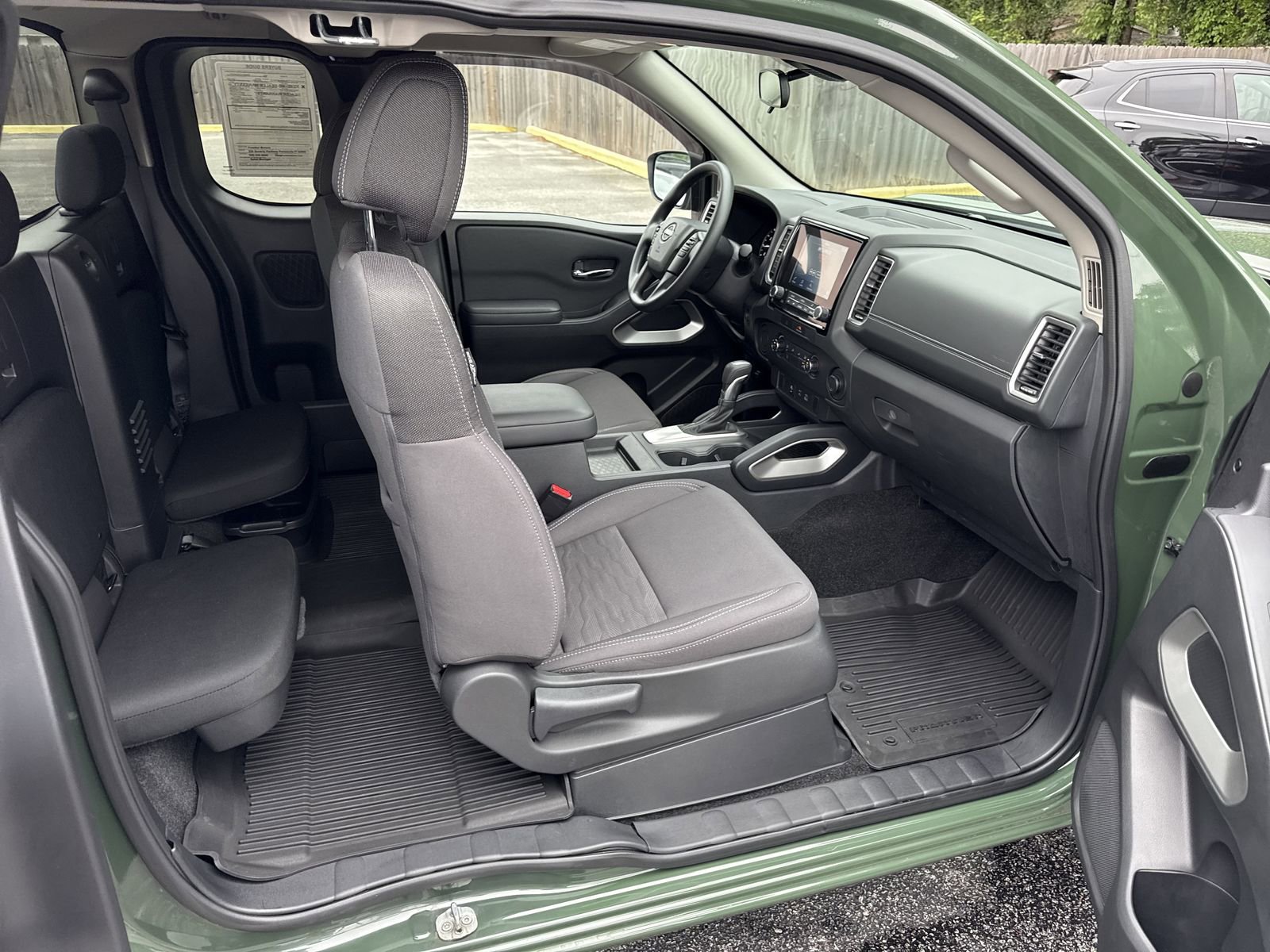 Used 2022 Nissan Frontier SV w/ Technology Package RWD image 28