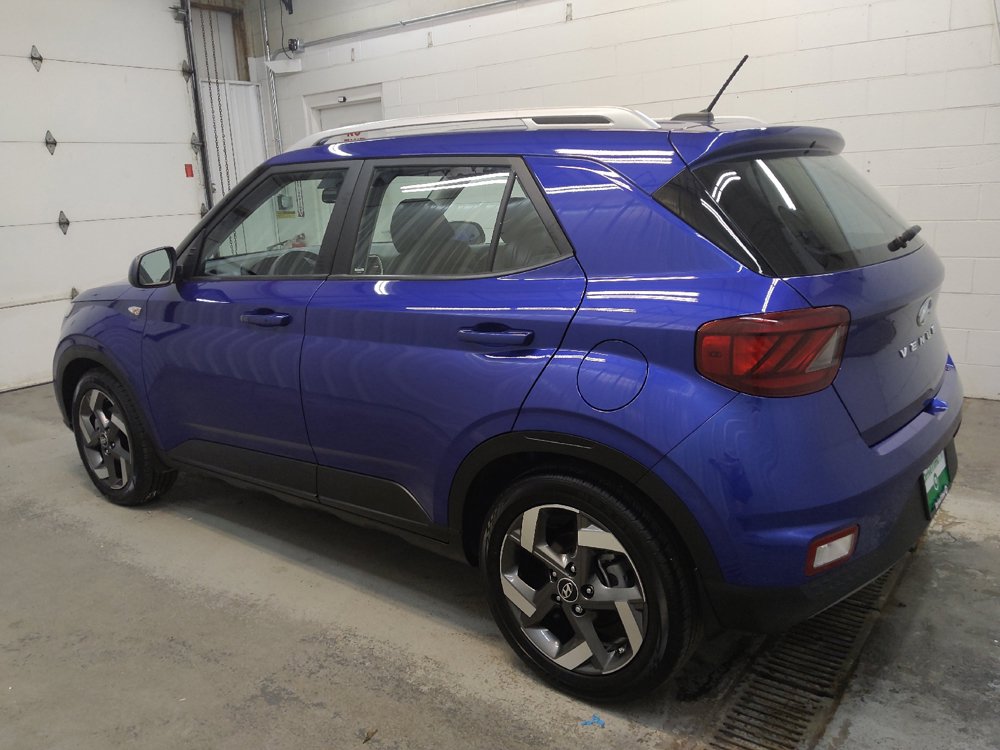 Used 2025 Hyundai Venue Limited FWD image 3