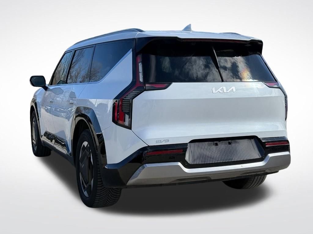 Used 2024 Kia EV9 Land image 7
