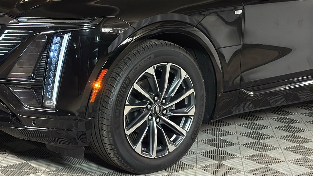 Used 2025 Cadillac Lyriq Sport image 4