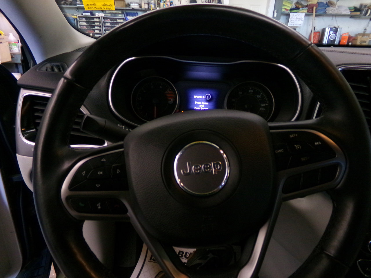 Used 2019 Jeep Cherokee Limited image 27