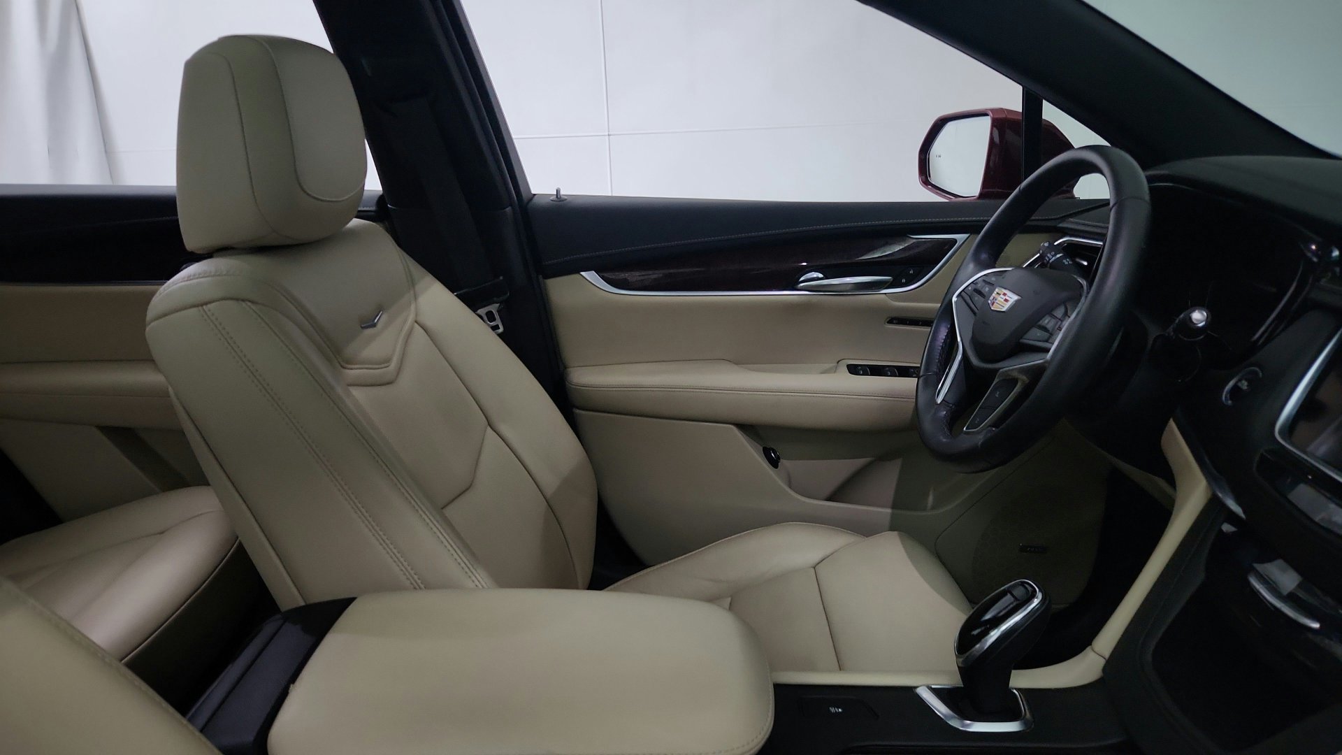 Used 2018 Cadillac XT5 Luxury w/ Driver Awareness Package FWD image 30