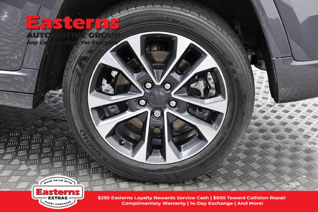 Used 2023 Jeep Grand Cherokee Overland AWD/4WD image 34