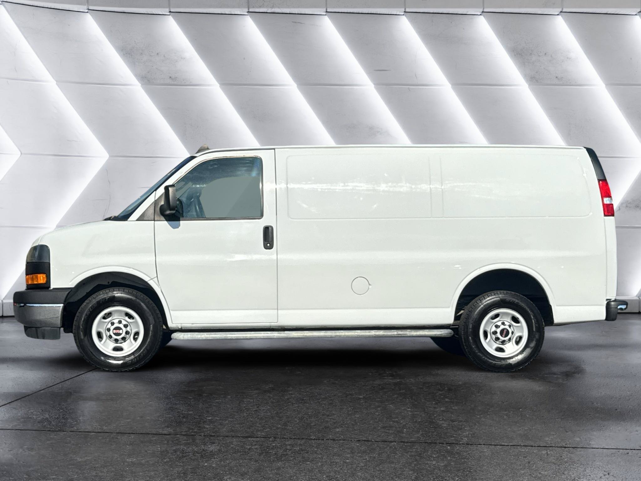 Used 2021 GMC Savana 2500 w/ Driver Convenience Package RWD image 8