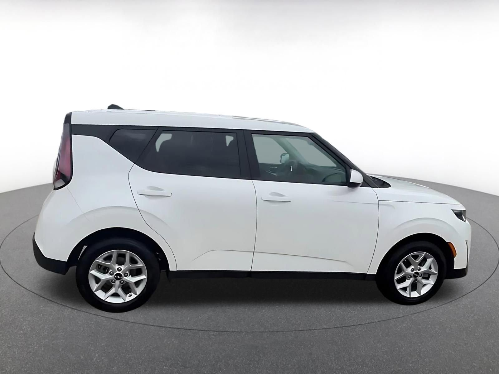 Used 2025 Kia Soul LX w/ LX Technology Package image 16