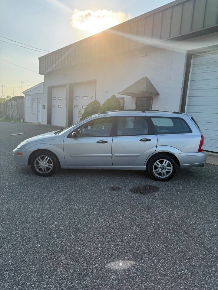 Used 2001 Ford Focus SE FWD image 3