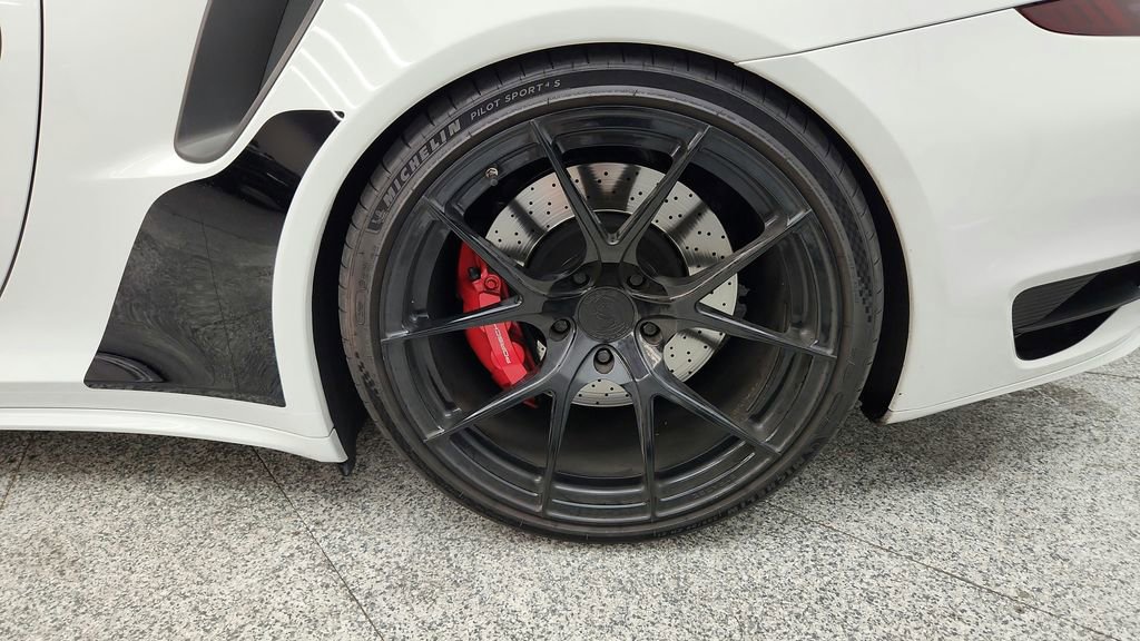Used 2015 Porsche 911 Turbo image 17