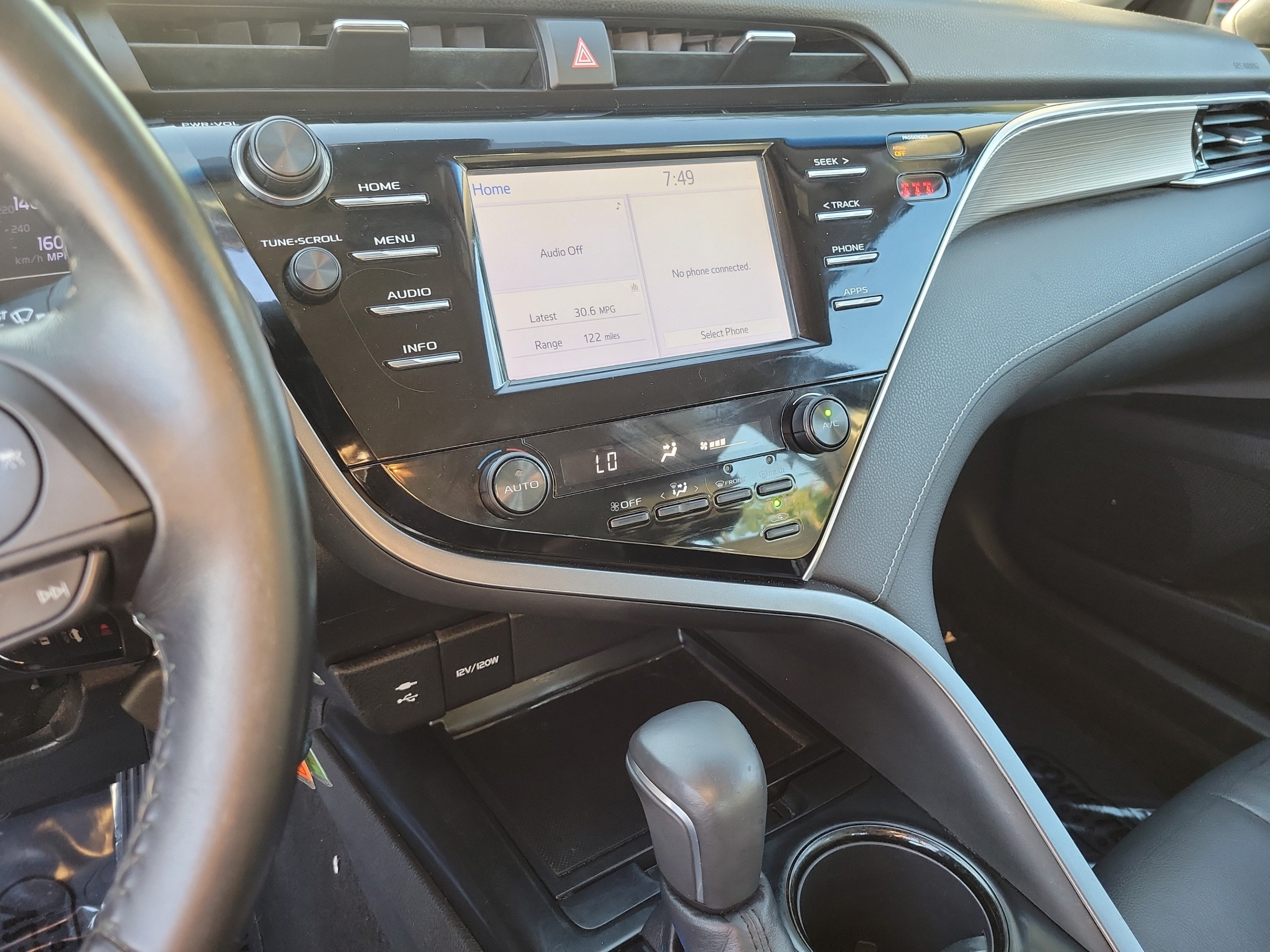 Used 2018 Toyota Camry SE FWD image 23