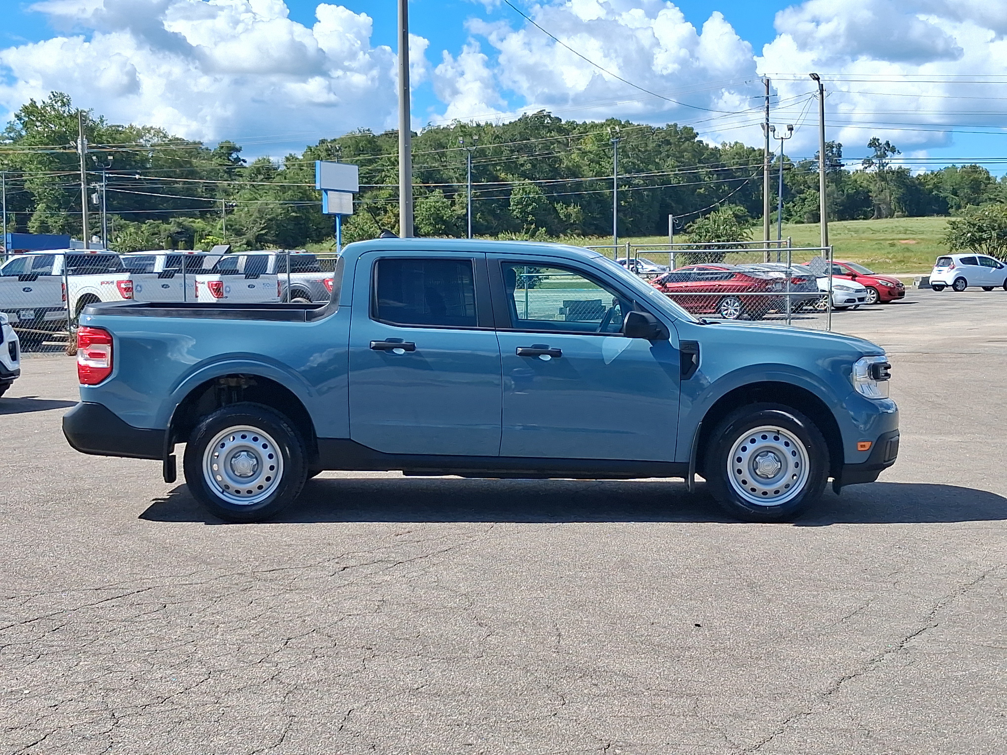 Used 2022 Ford Maverick XL FWD image 2