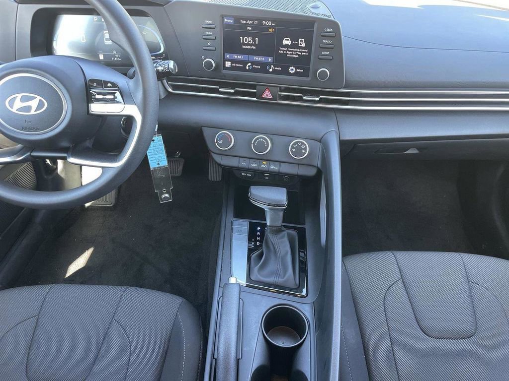 Certified 2024 Hyundai Elantra SE FWD image 17