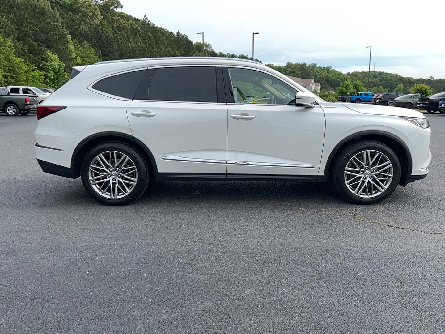 Used 2023 Acura MDX AWD/4WD image 4