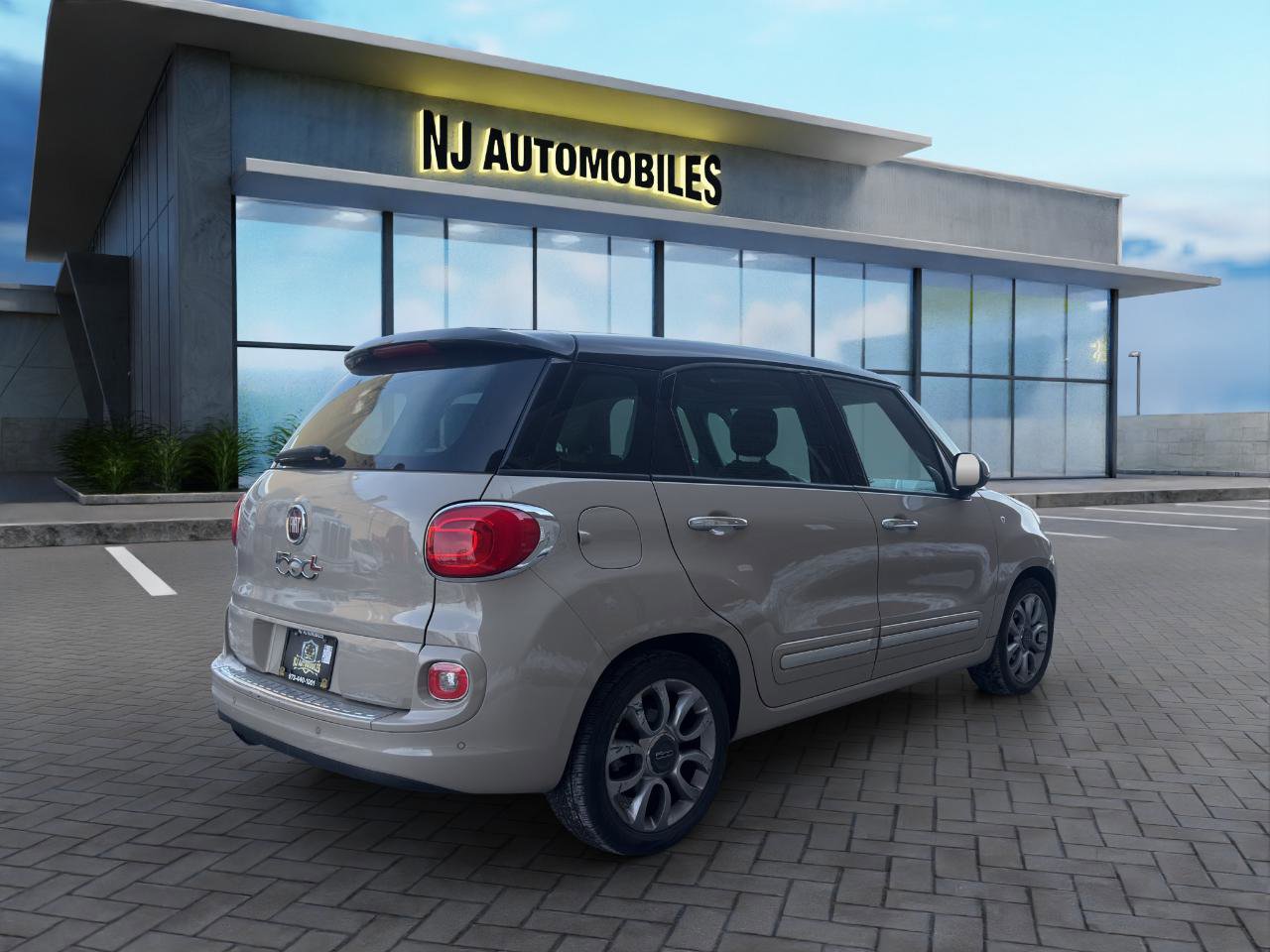 Used 2014 FIAT 500L Lounge image 7