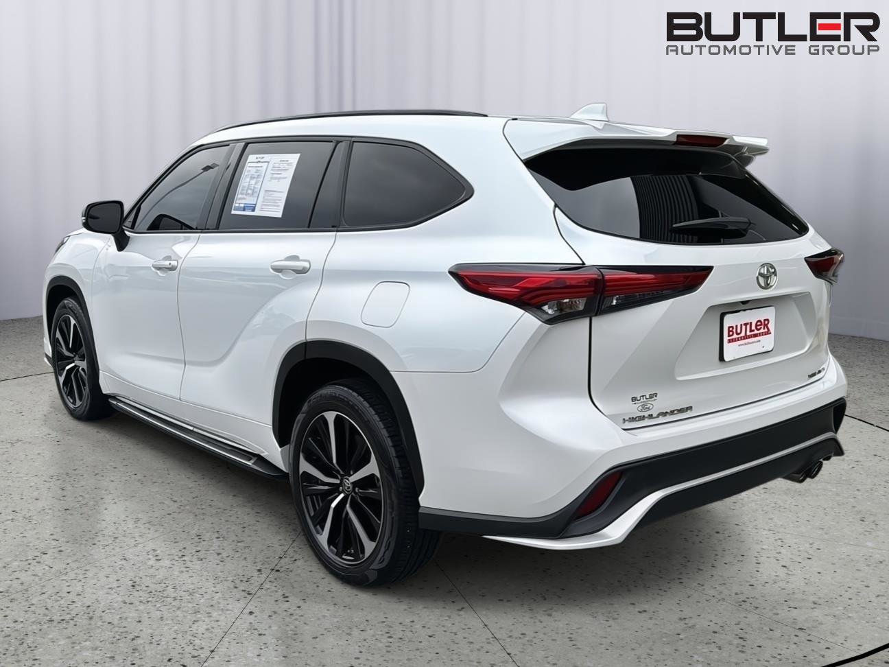 Used 2022 Toyota Highlander XSE image 3