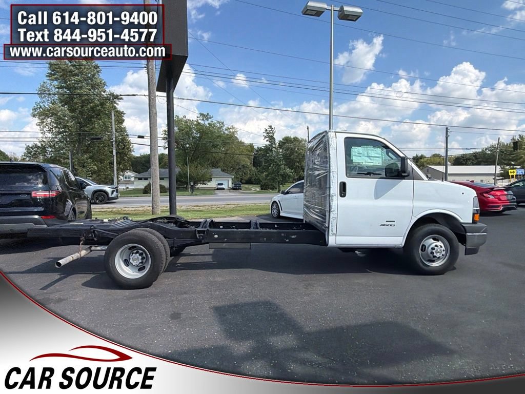 Used 2023 Chevrolet Express 4500 w/ Ambulance Package RWD image 4