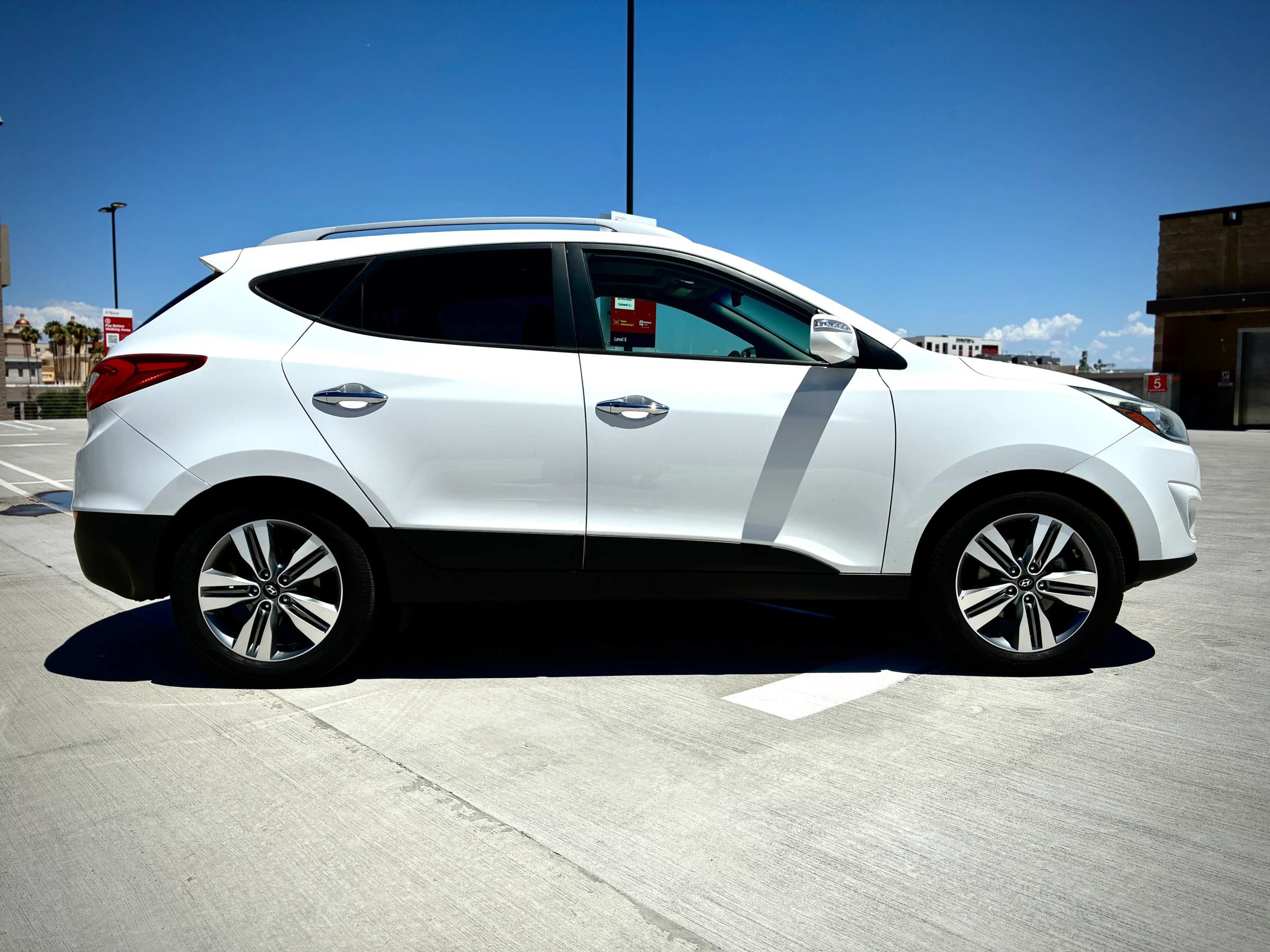 Used 2015 Hyundai Tucson Limited w/ Option Group 03 AWD/4WD image 9