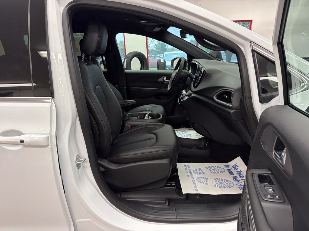 New 2027 Chrysler Pacifica LX FWD image 29