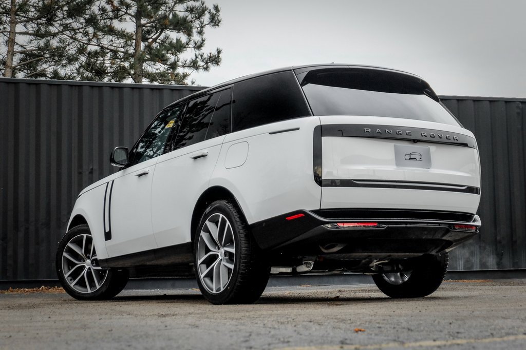 New 2025 Land Rover Range Rover SE image 2