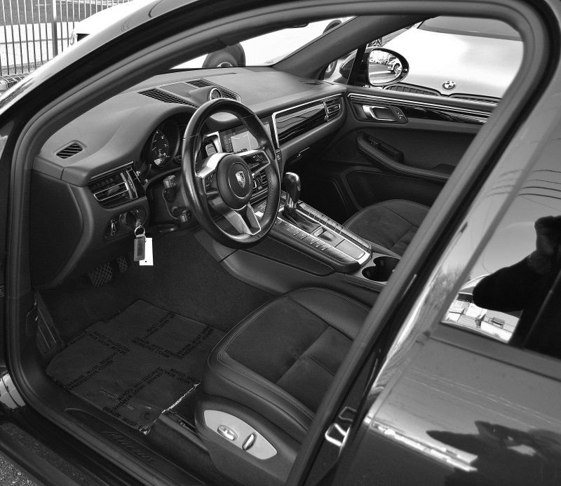 Used 2020 Porsche Macan image 16