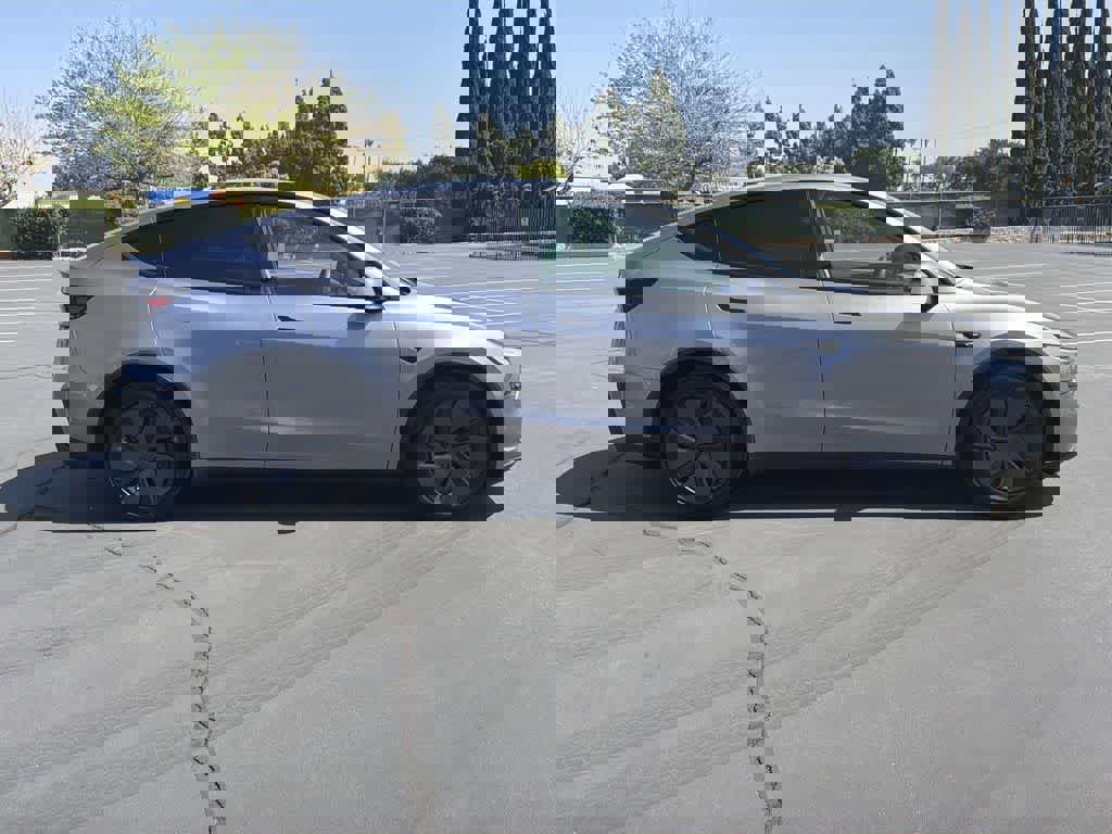 Used 2026 Tesla Model Y AWD image 7