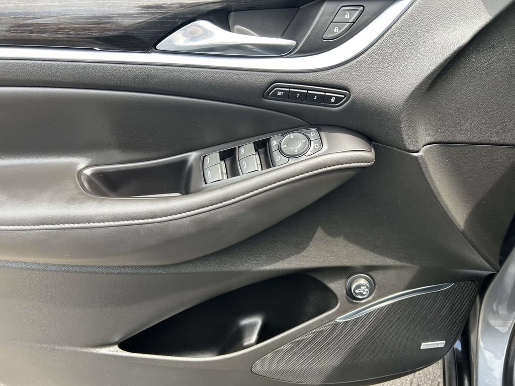 Used 2019 Buick Enclave Avenir w/ Avenir Technology Package FWD image 21