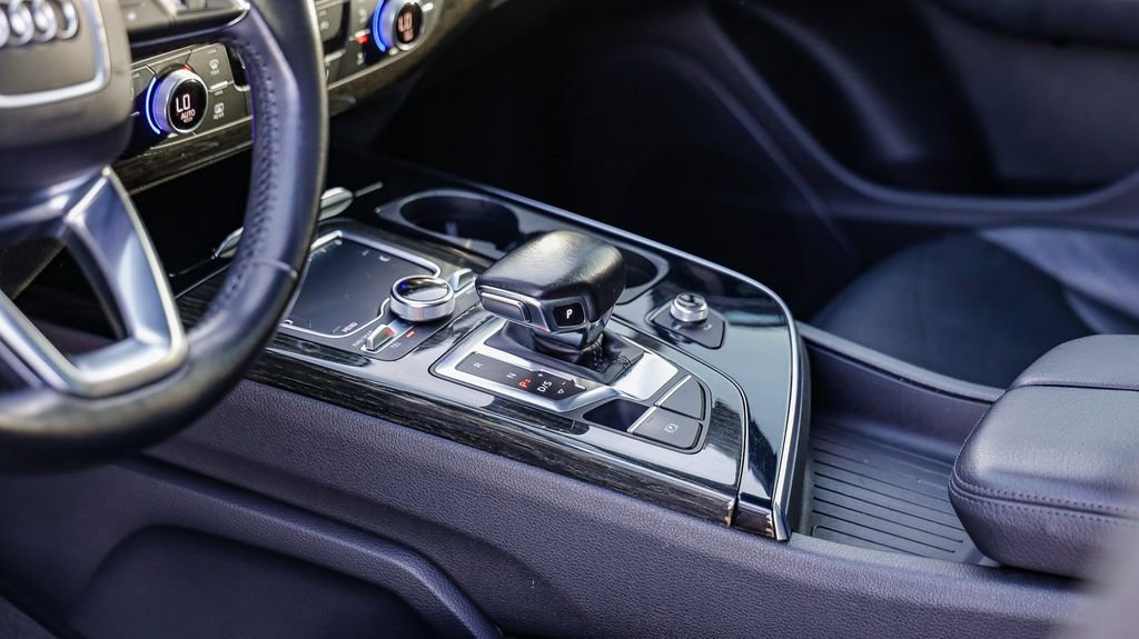 Used 2017 Audi Q7 3.0T Premium Plus image 24