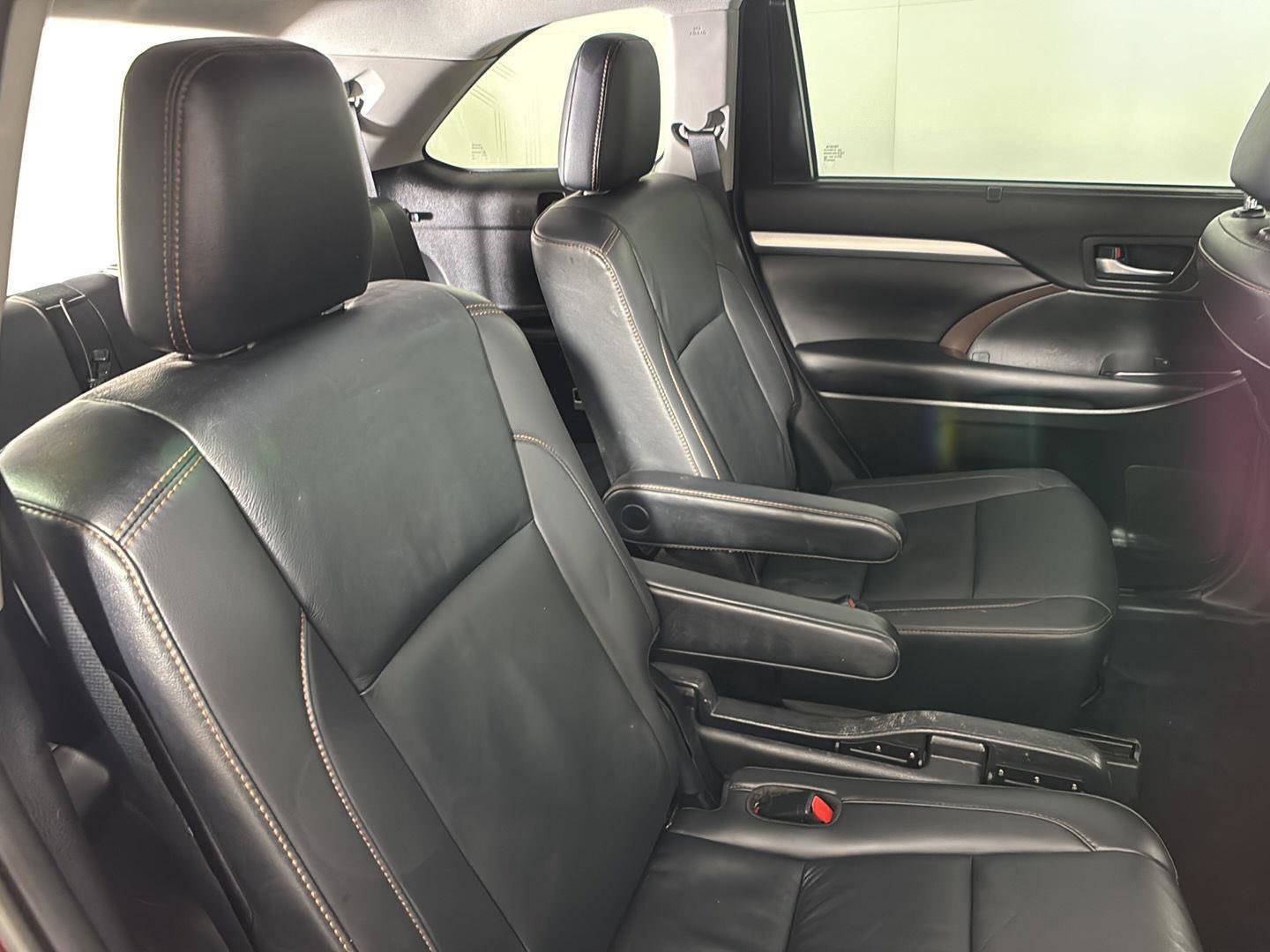 Used 2019 Toyota Highlander XLE AWD/4WD image 18