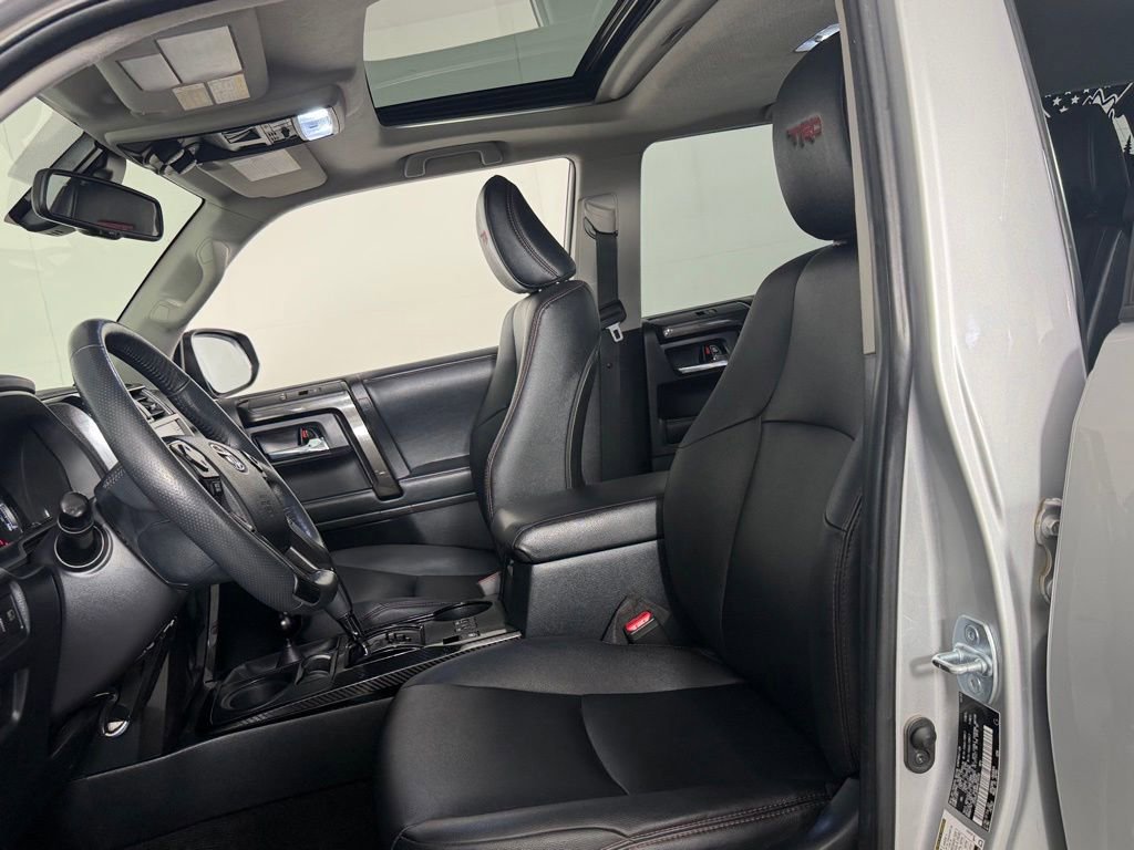Used 2021 Toyota 4Runner Venture w/ Moonroof Package AWD/4WD image 17