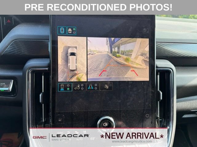 Used 2025 GMC Yukon AT4 AWD/4WD image 29