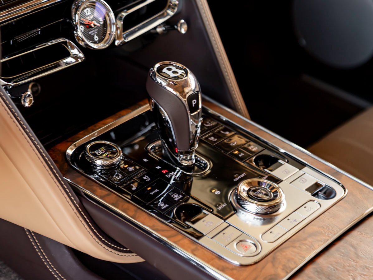 Used 2022 Bentley Flying Spur Plug-In Hybrid image 22