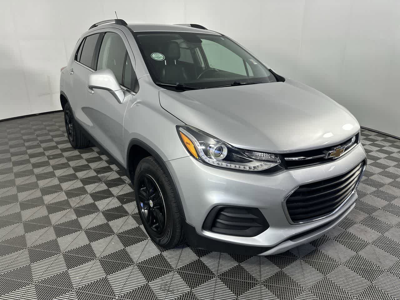 Used 2019 Chevrolet Trax LT w/ LT Convenience Package AWD/4WD image 12
