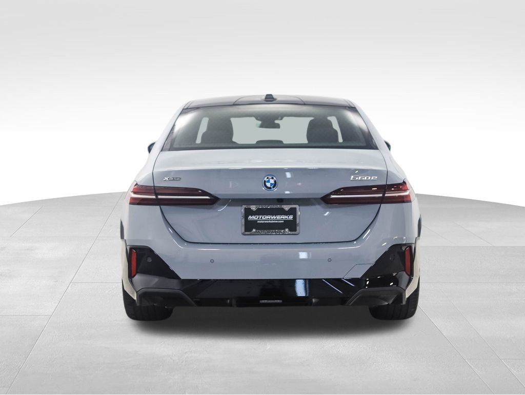 New 2026 BMW 550e xDrive image 5