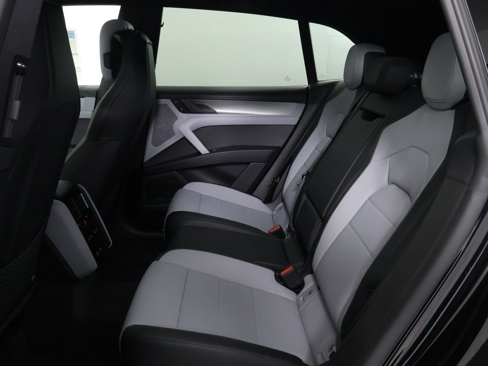 New 2026 Porsche Cayenne Electric AWD/4WD image 18