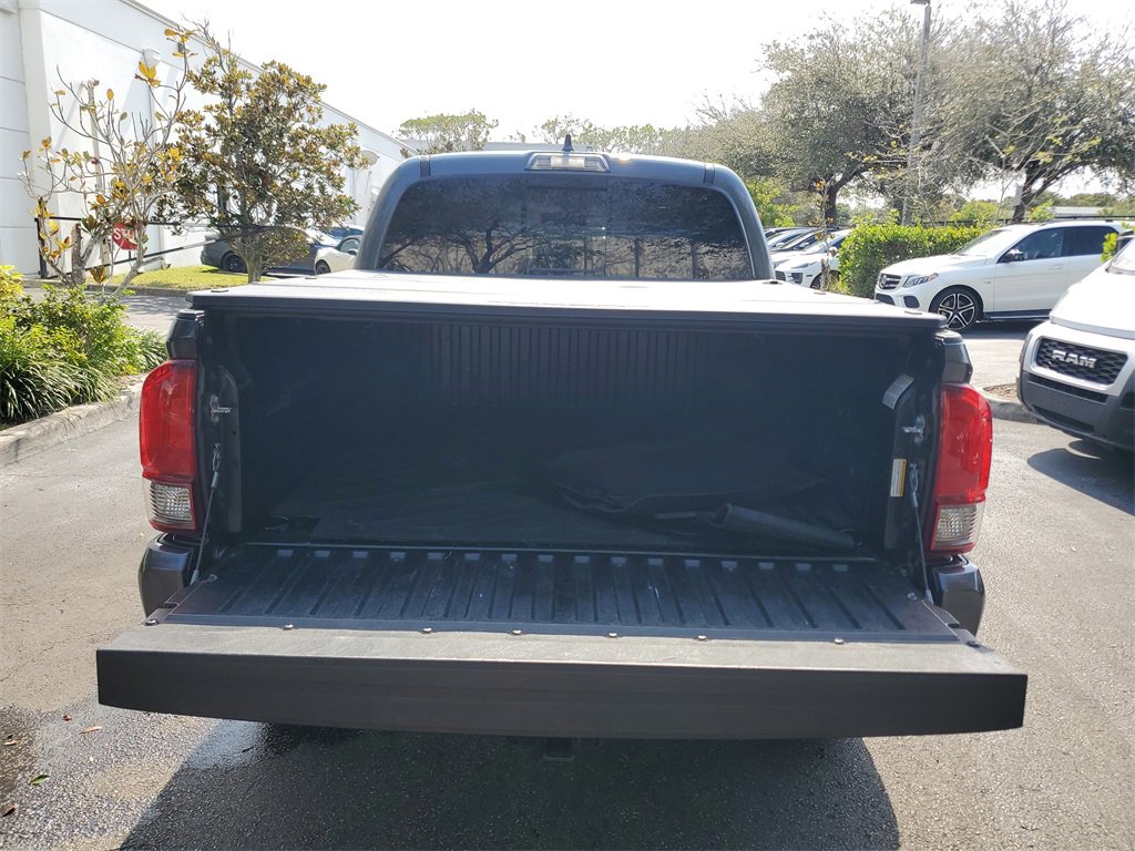 Used 2022 Toyota Tacoma SR5 w/ Technology Package image 10