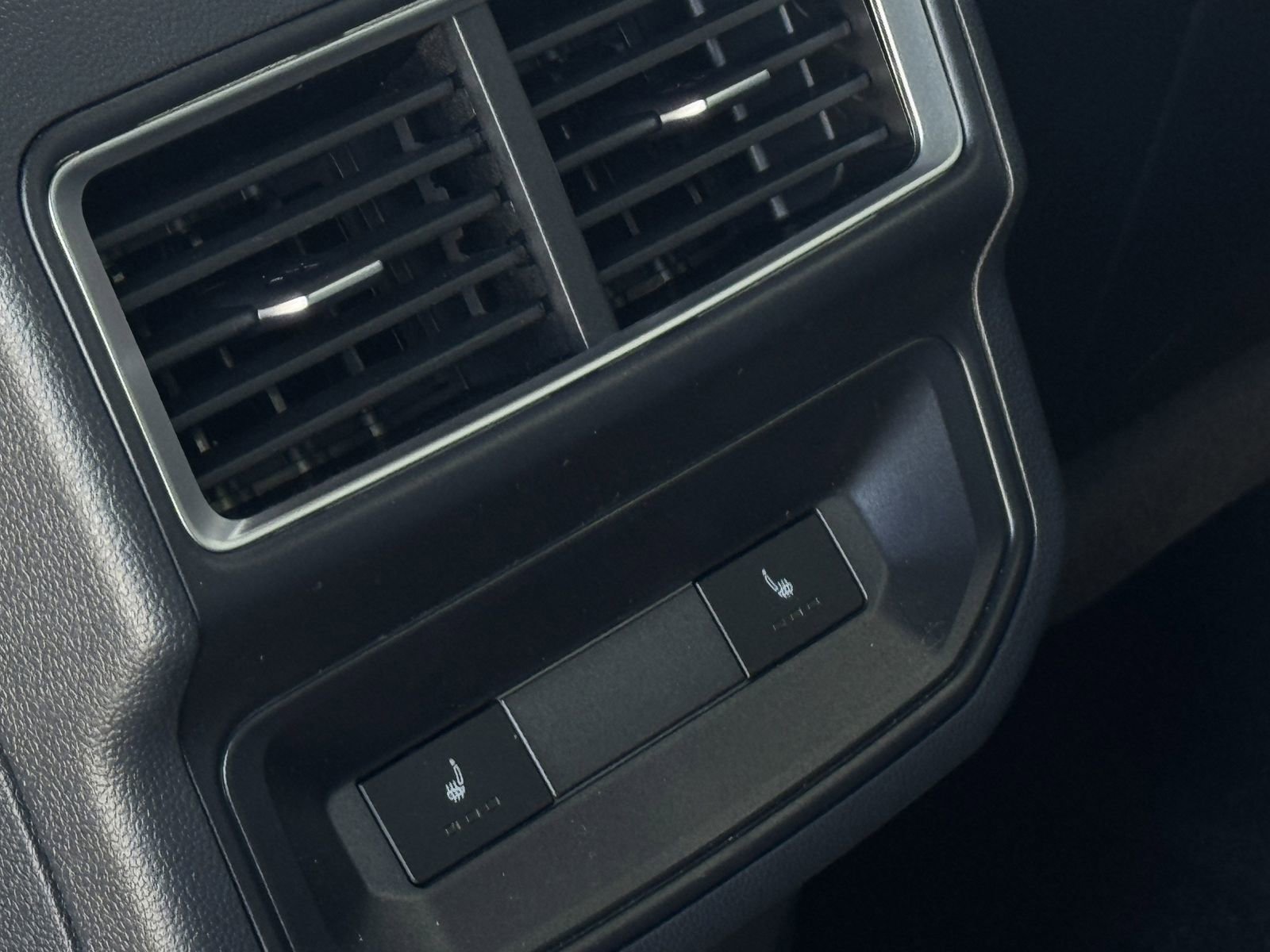 Used 2025 Volkswagen Atlas Cross Sport SEL image 28