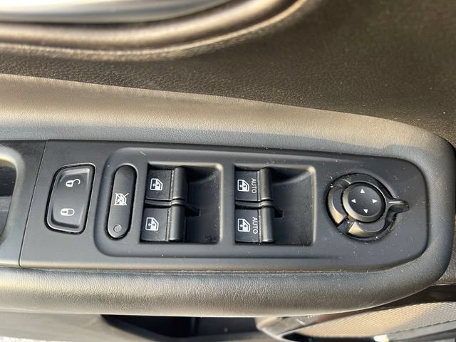Used 2018 Jeep Renegade Altitude AWD/4WD image 27