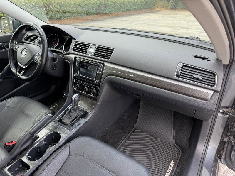 Used 2017 Volkswagen Passat 1.8T SE FWD image 24