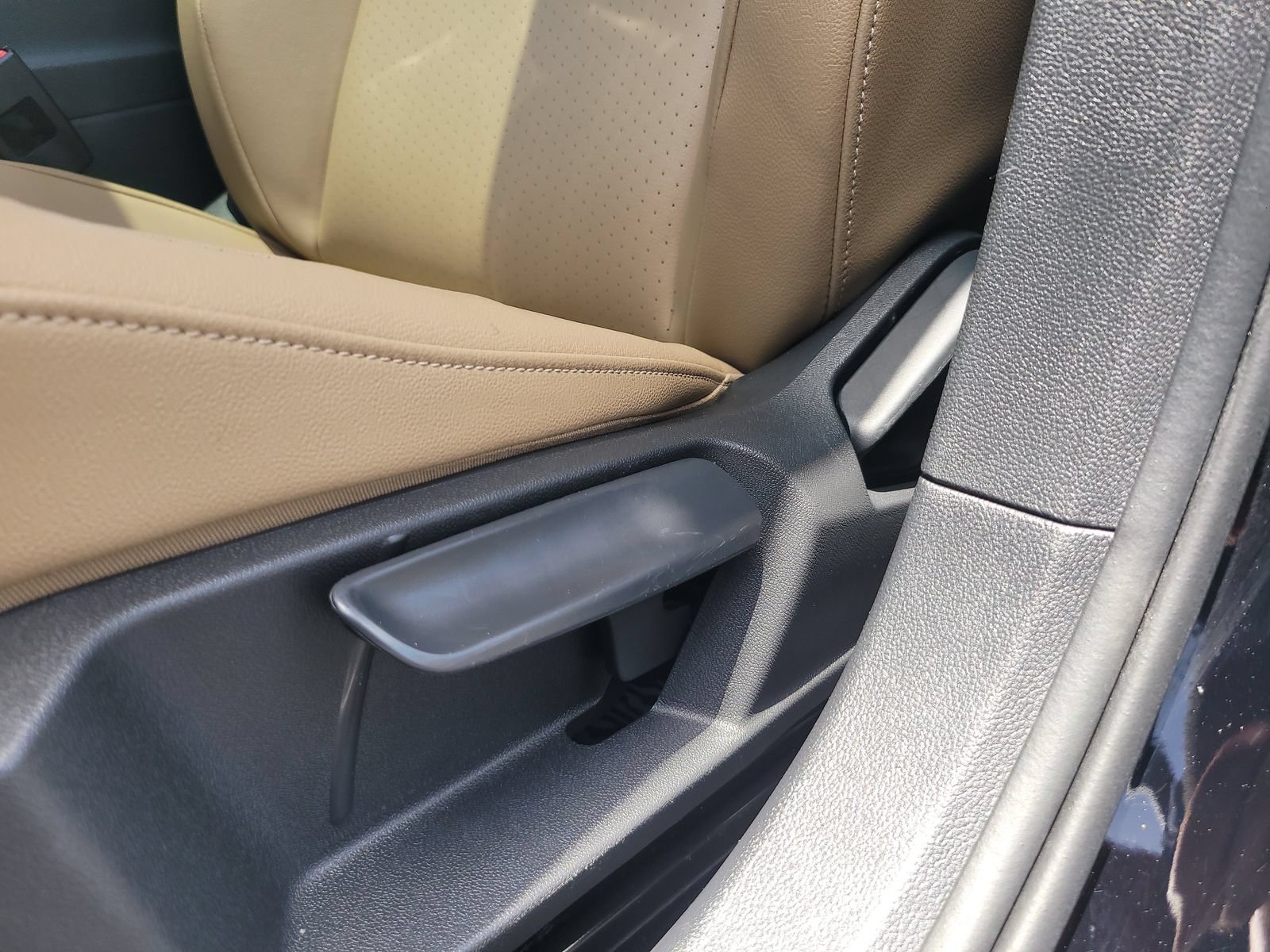 Used 2019 Volkswagen Jetta SE w/ Cold Weather Package FWD image 16