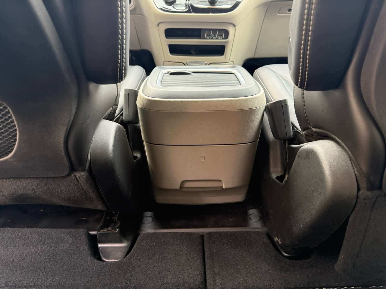 Used 2024 Chrysler Pacifica Touring-L FWD image 12